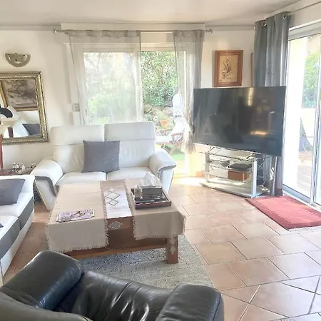 Villa Ensoleillee A Sainte-Maxime Avec Piscine Privee * Сент-Максим